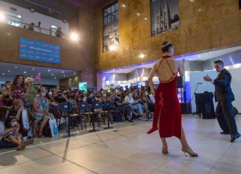 El pasado martes comenzaron las actividades culturales de septiembre en la Casa de la provincia de Buenos Aires con un cronograma variado que incluye proyección de películas, música, coros, teatro y presentaciones de libros.
