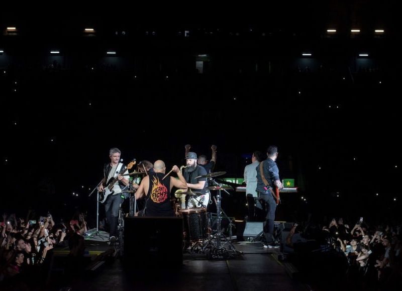 Luego su arrolladora presentación en el Estadio de Vélez con localidades agotadas, la banda se presentará en el Estadio Atenas de la "Ciudad de las Diagonales".