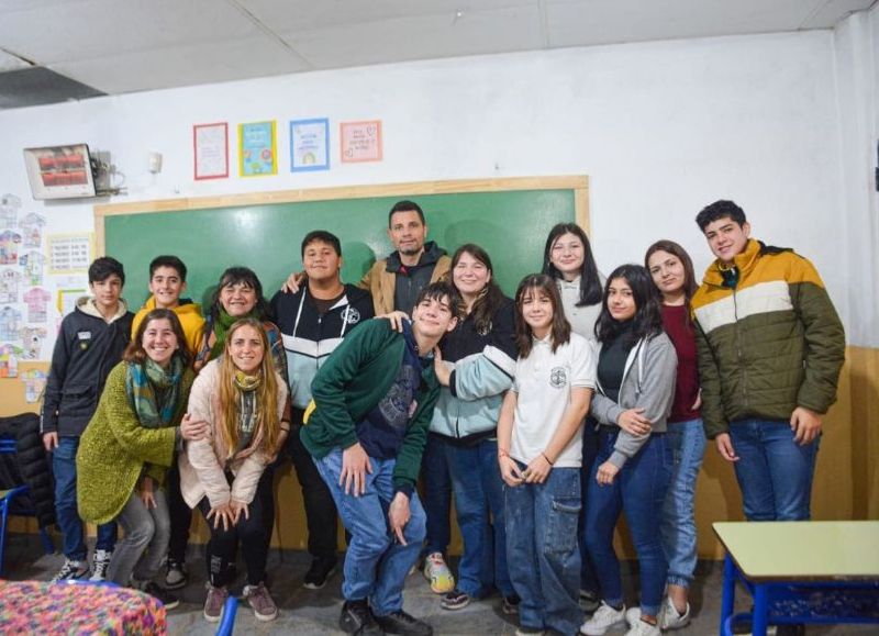 El intendente Municipal, Mauro García, desayunó con estudiantes del Centro de Estudiantes del Instituto Santa Clara de Asís.