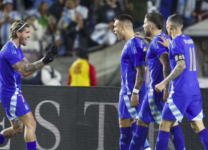 El conjunto dirigido por Lionel Scaloni empezó abajo en el marcador, pero reaccionó a tiempo y obtuvo una contundente victoria con tantos de Ángel Di María, Alexis Mac Allister y Lautaro Martínez.