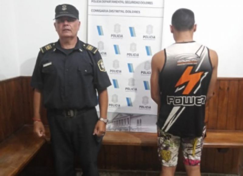 Personal policial fue comisionado por operador 911 a calle Castelli al 600, donde un masculino mayor de edad en estado de ebriedad se encontraba gritando que iba a romper el domicilio.