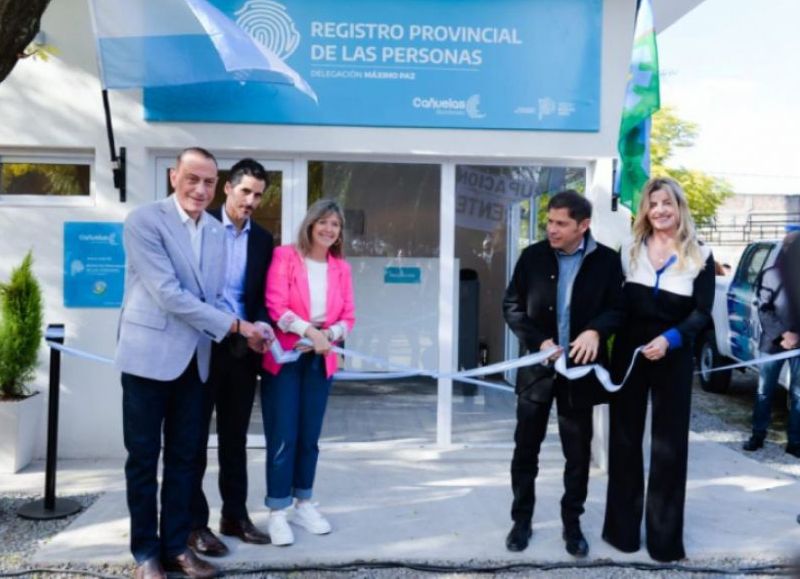 El gobernador Axel Kicillof y la ministra de Gobierno, Cristina Álvarez Rodríguez, pusieron en funcionamiento la nueva Delegación Máximo Paz del Registro Provincial de las Personas junto a la intendenta de Cañuelas, Marisa Fassi.