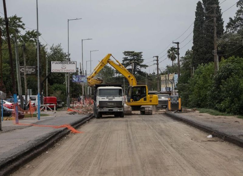 "Esta obra permitirá poner en valor el centro, la estación y la zona comercial de la localidad", aseguró.