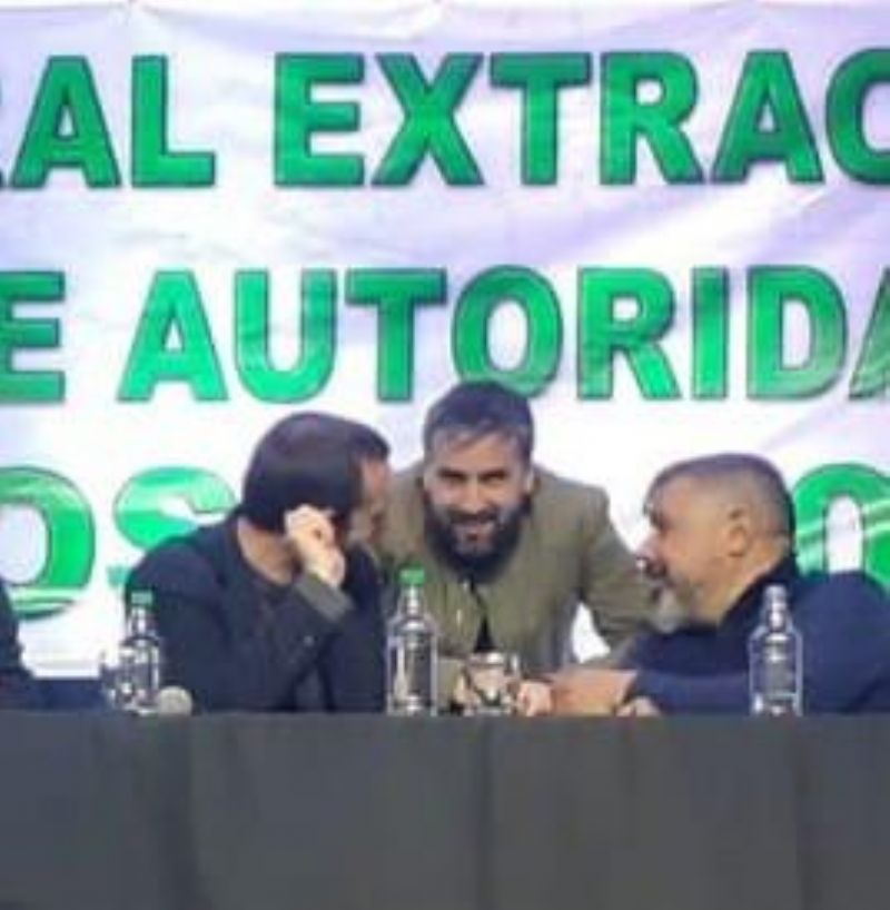 En reunión, de cerca, Damián Selci, Martín Rodríguez y Humberto "Nito" Bertinat.