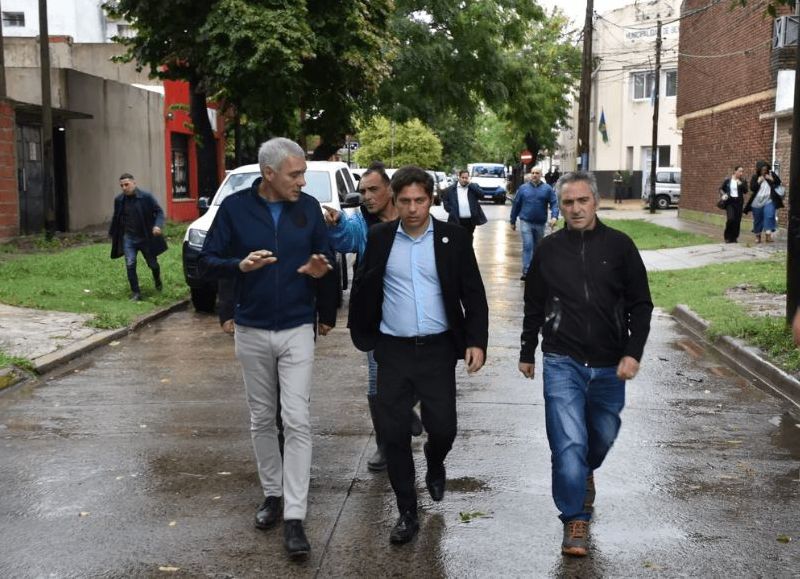 El gobernador Axel Kicillof suspendió las actividades que tenía pautadas ante la crítica emergencia climática que vivió gran parte de la provincia.