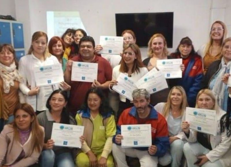 Se entregó la certificación de la primera promoción de egresados 2023 de la Escuela Municipal de Promotores de la Salud.