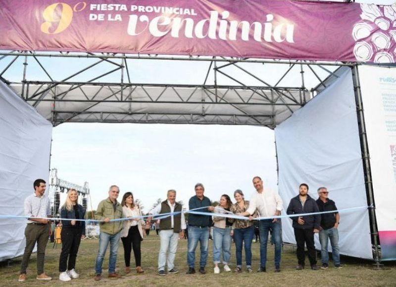 Javier Rodriguez, titular de la cartera de Desarrollo Agrario, estuvo presente en la apertura junto con el intendente de Tornquist, Sergio Bordoni.