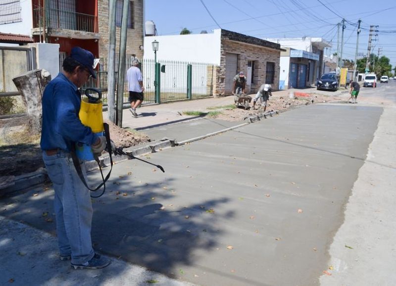 La Municipalidad de José C. Paz avanza con los bacheos de homirgón que realizan en la calle Pueyrredón y Zuviria.