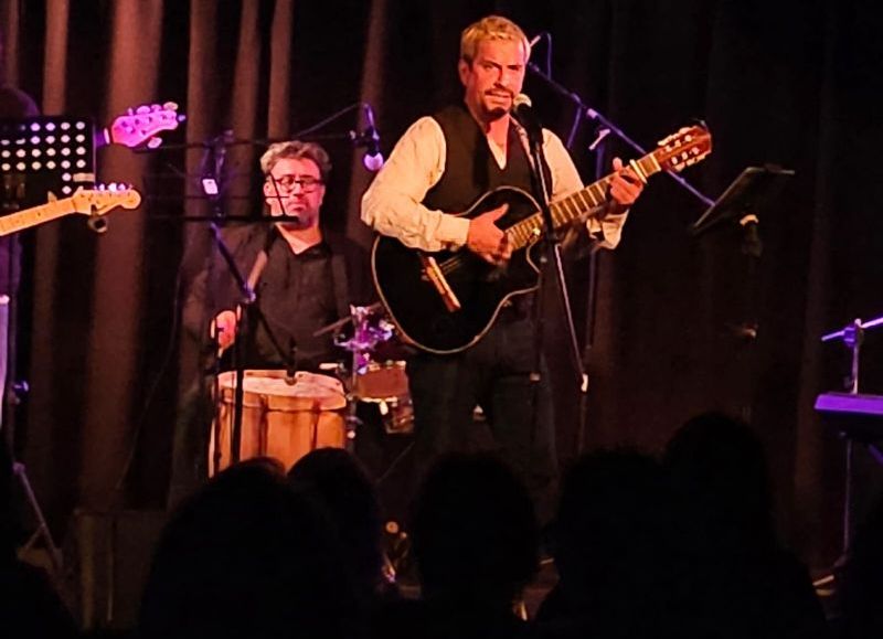 Nico Rodríguez inició en Mar del Plata el ciclo “Voces de mi Tierra” con localidades agotadas.
