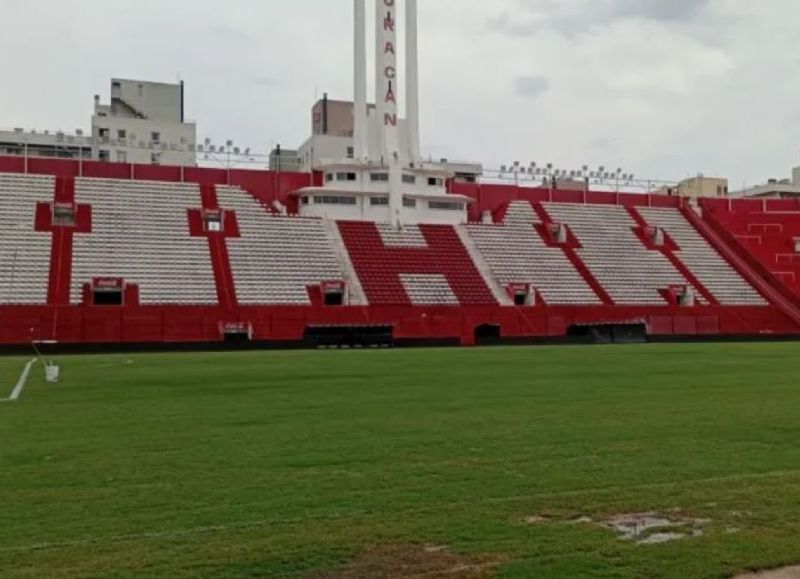 La cancha de “El Globo”, donde tendrá lugar el encuentro, se vio afectada por las precipitaciones torrenciales que cayeron en la previa.