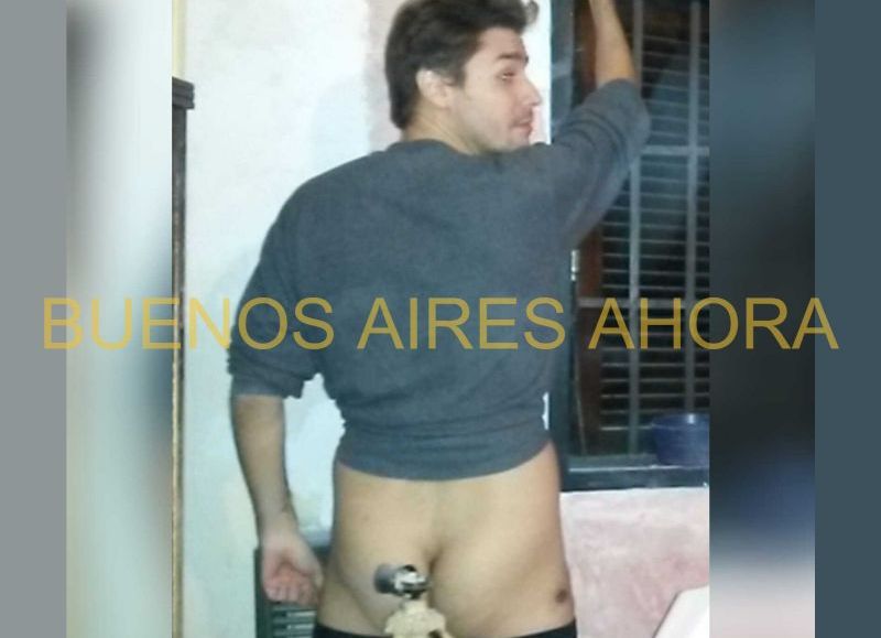 Se filtró una imagen al desnudo del influencer liberal Emmanuel Danann metiéndose cosas en donde no le da el Sol