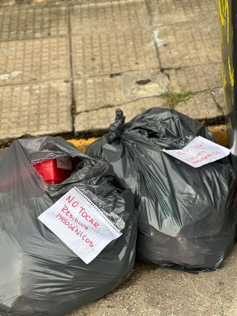 Residuos patógenos sin cuidados en la vía pública