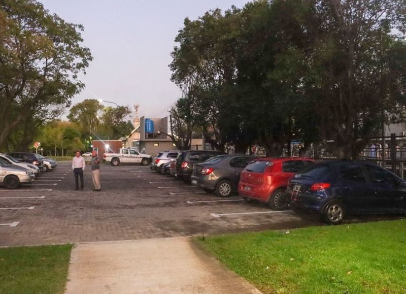 El intendente Jaime Méndez visitó el nuevo espacio público de la Estación Bella Vista, sobre la calle 20 de junio.