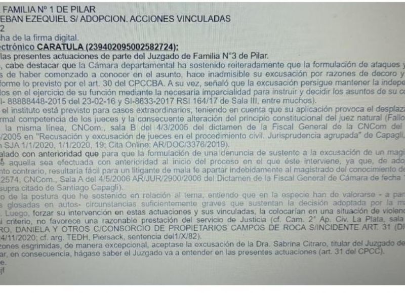 Una madre no ve a sus hijos hace dos años por decisión judicial sin fundamento claro.