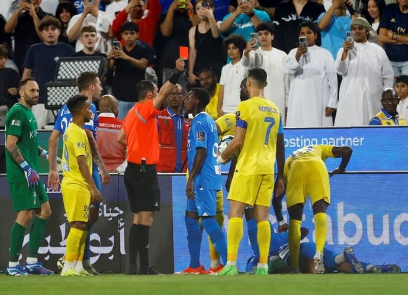 El equipo del crack portuges quedó eliminado de la Súper Copa Saudí y CR7 fue protagonista no por su juego descollante, sino por su conducta antideportiva.