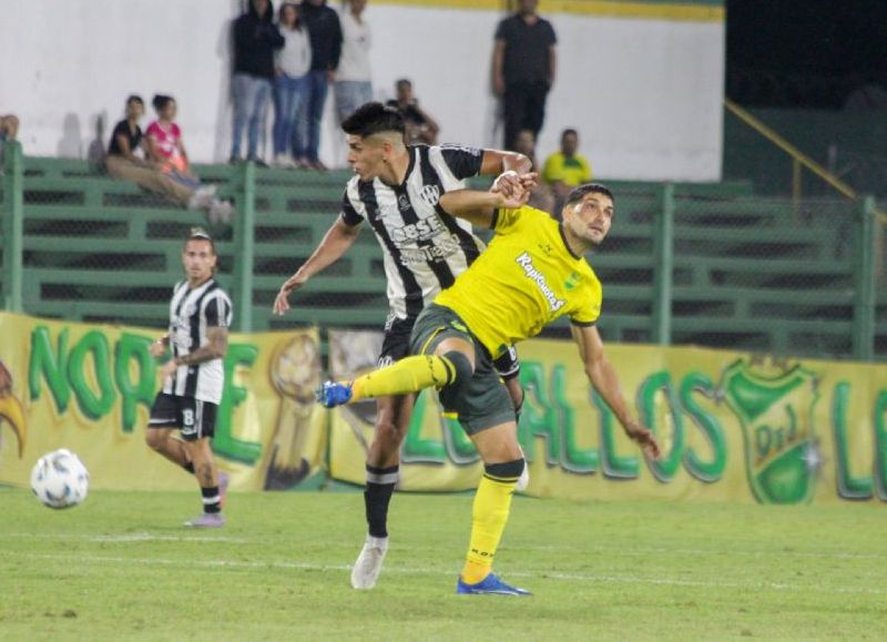 En el Estadio Norberto Tomaghello, el Ferroviario ganaba con gol de Miloc pero Herrera puso el 1-1 final para el Halcón, al que el VAR le anuló luego un gol de forma incomprensible.