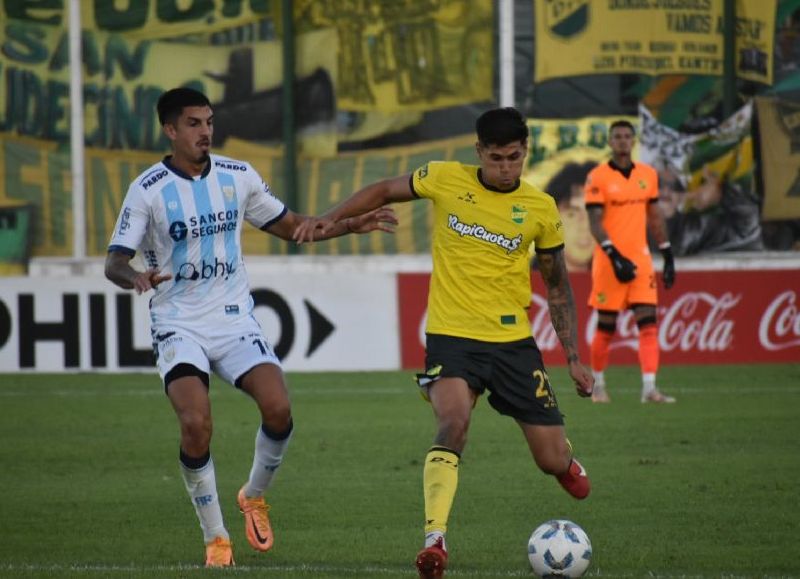El equipo santafecino, que juega en la Primera Nacional, dio el batacazo de la fecha y eliminó al conjunto de Florencio Varela, que milita en la máxima categoría del fútbol argentino.