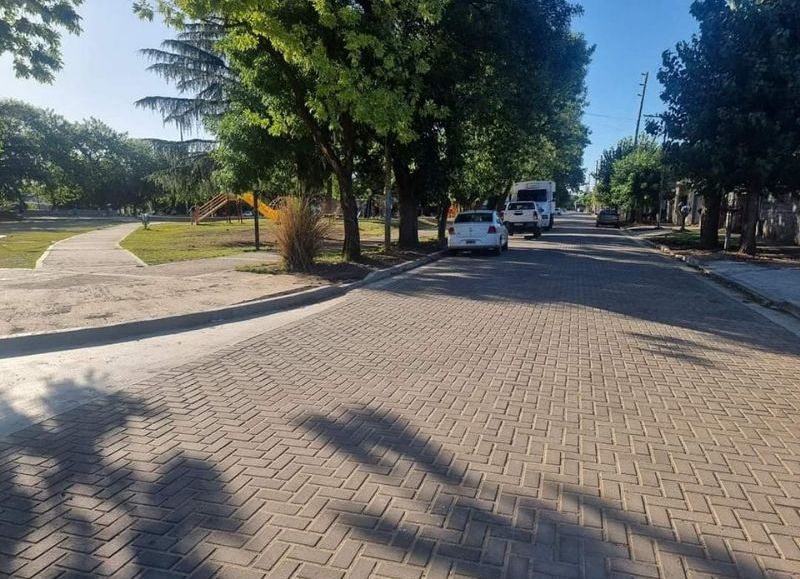 Esta obra permite mejorar la circulación en la plaza del barrio, brindando más seguridad para todos los vecinos de la zona.