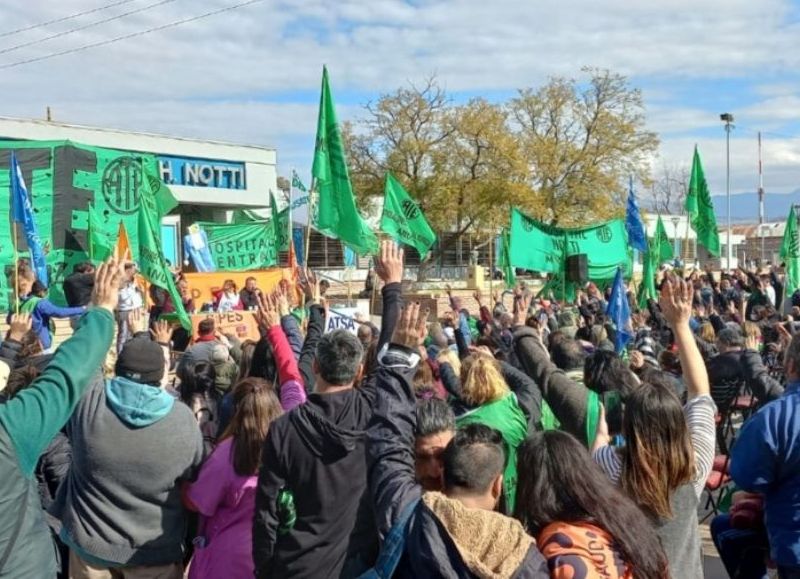 El secretario general de la Asociación de Trabajadores del Estado, Roberto Macho, fue liberado tras haber sido detenido e imputado por el fiscal Fernando Giunta.