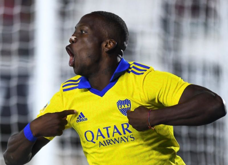 Luís Advíncula se ganó el corazón de la hinchada xeneize por su talento y calidad como futbolista, pero además por la entrega incondicional que demuestra en cada partido.