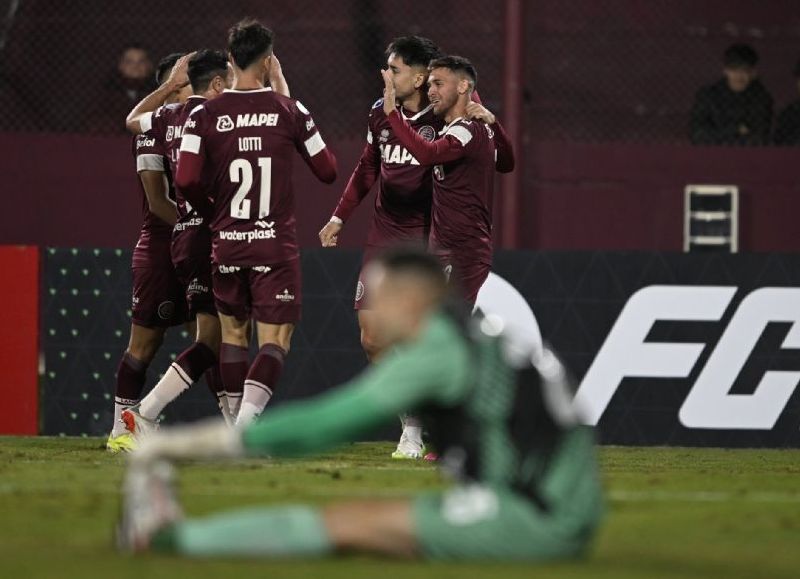 En la Fortaleza, el Granate le ganó 5-0 al elenco venezolano por la quinta jornada del Grupo G y por el empate de Cuiaba se aseguró el primer puesto de la zona.