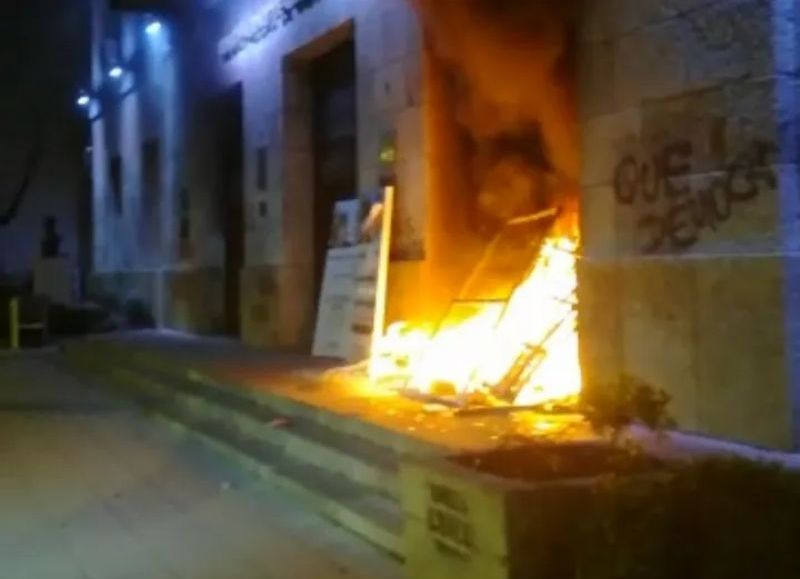 Imágenes del incendio ocurrido en el Palacio Municipal.