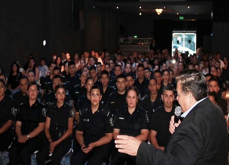 El intendente Mario Ishii encabezó junto al Jefe de la Estación de Policía Departamental de Seguridad José C. Paz, Comisario Mario Villares.