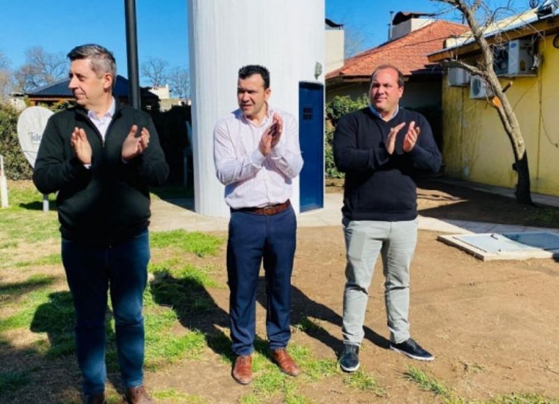 Los trabajos consistieron en la instalación de más de 7.500 metros de cañería, 250 conexiones que benefician a más 2000 vecinos y vecinas de la localidad de Garré.