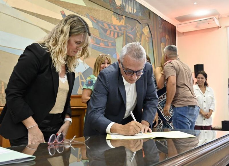 Los títulos fueron otorgados por medio de un acto que se realizó en el Concejo Deliberante local.