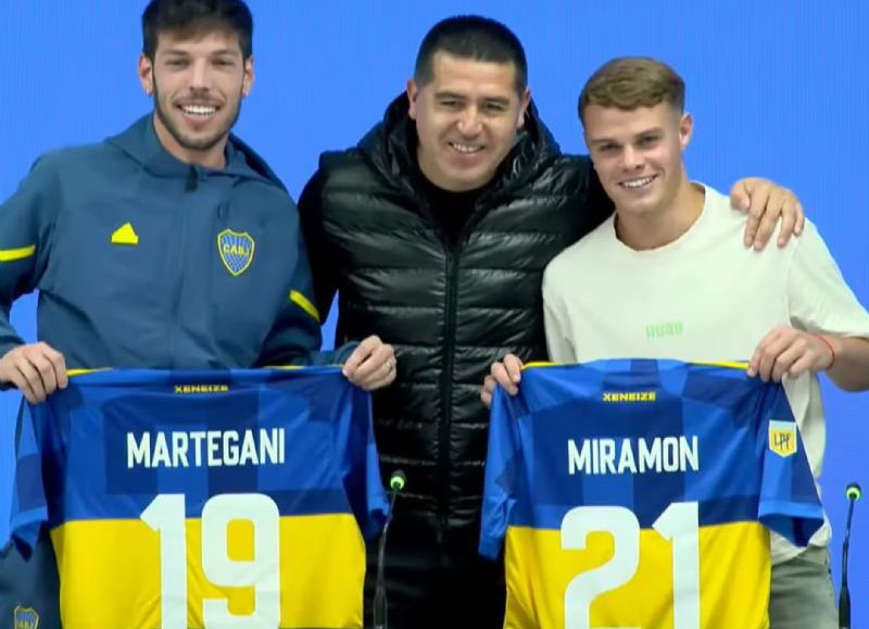 El presidente del club, Juan Román Riquelme, encabezó la conferencia de prensa junto con a Agustín Martegani e Ignacio Miramón , los jugadores recientemente incorporados.