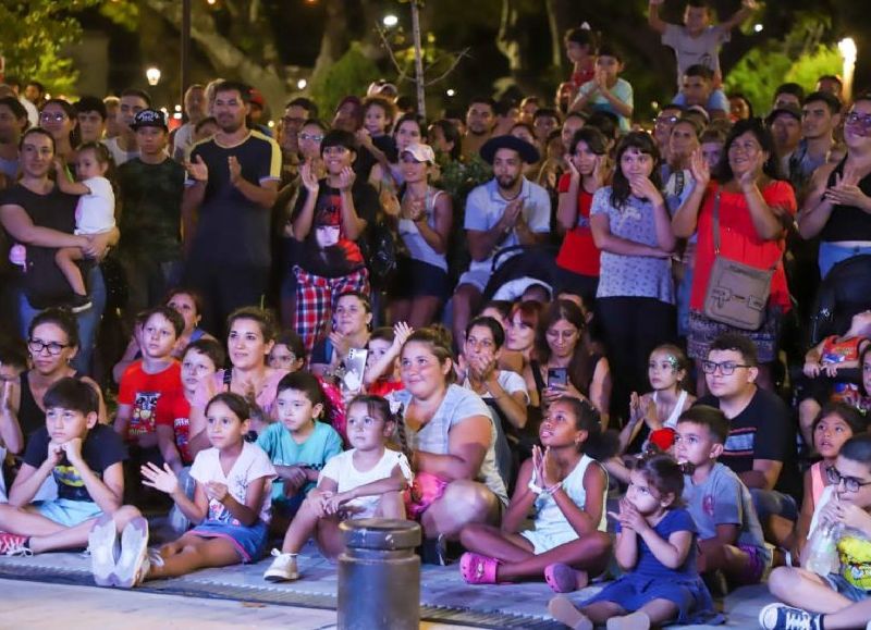 La Municipalidad continúa ofreciendo diversas actividades en las "Noches de Pilar" para toda la comunidad.