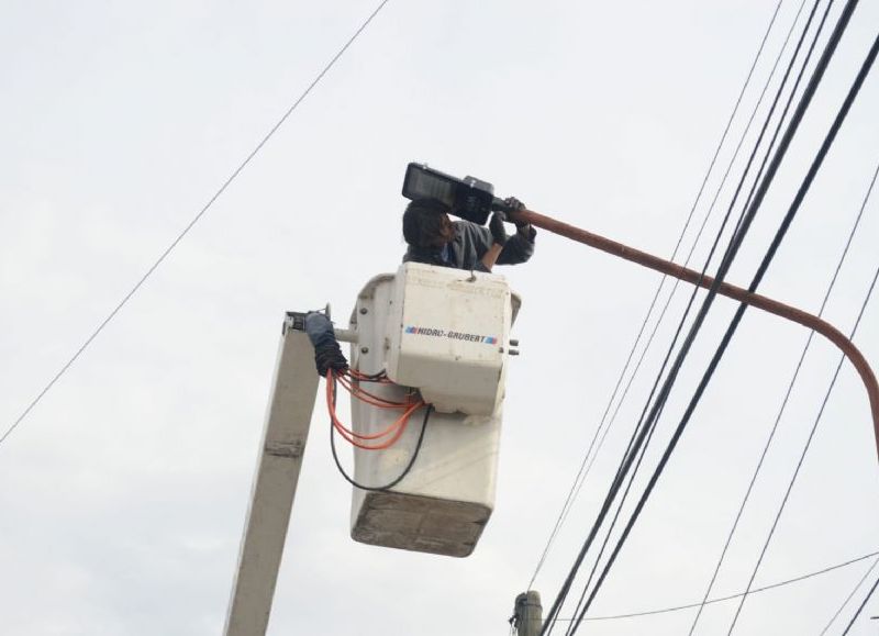 La Municipalidad de José C. Paz sigue trabajando en la comunidad y colocaron nuevas luces led en la ciudad.