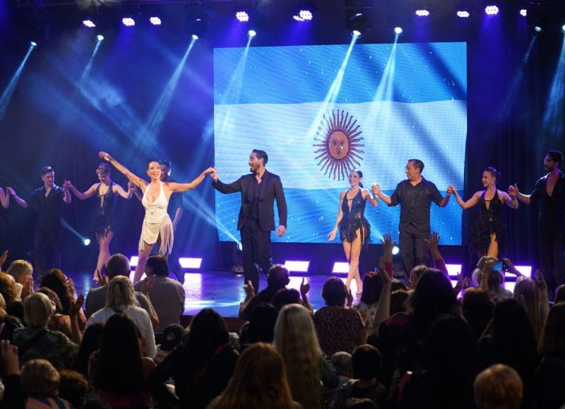 La reconocida bailarina y coreógrafa Mora Godoy brindó dos funciones en el Teatro Municipal de manera libre y gratuita.