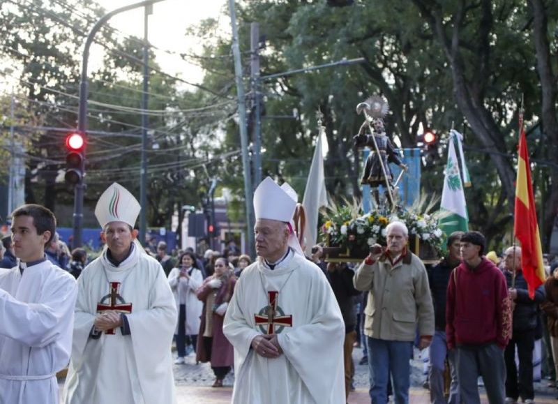 La tradicional ceremonia contó con el oficio del obispo monseñor Oscar Ojea y el apoyo del intendente Ramón Lanús.