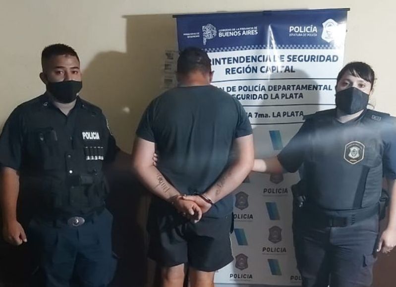 Dos jóvenes de 25 y 27 años fueron detenidos en Abasto.