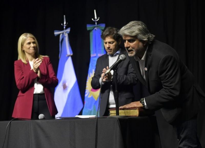 El gobernador de la provincia de Buenos Aires, Axel Kicillof, le tomó juramento al nuevo ministro de Trabajo, Walter Correa.