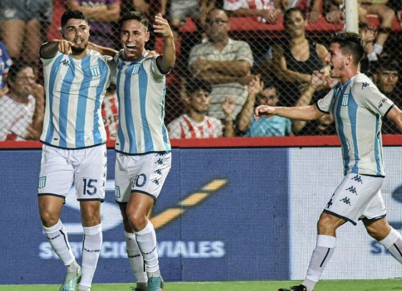 El equipo de Gago superó por 3-1 a Unión con goles de Romero, Rojas -p- y Guerrero (Gordillo marcó el empate parcial), y quedó a dos puntos de la cima.
