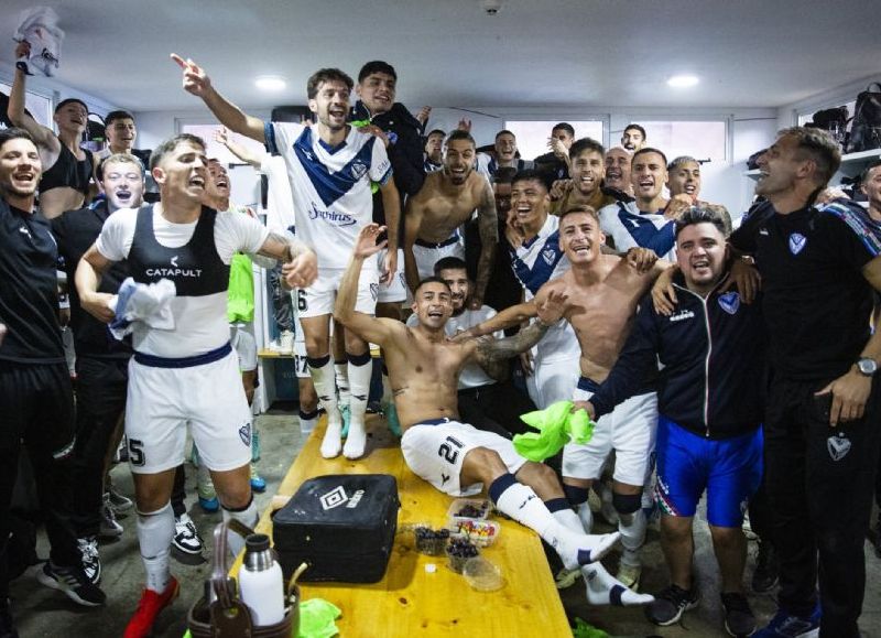 El Fortín, que sufrió la temprana expulsión de Braian Romero, definirá el título en Santiago del Estero contra el ganador de la llave entre Boca y Estudiantes, tras el 0-0 en el Estadio Único de San Nicolás.