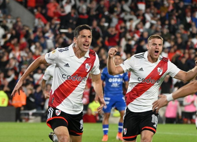 Con un golazo de Nacho Fernández, el Millonario aseguró la punta del campeonato en el Monumental con un 1-0 ante el Tatengue, que sufrió la expulsión de Machuca.