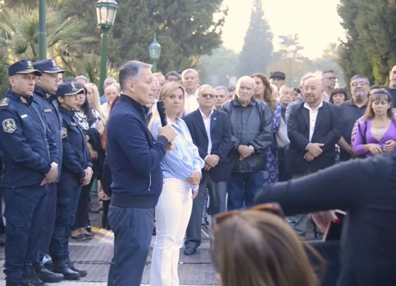 Fernando Gray, intendente de Esteban Echeverría, encabezó el acto conmemorativo en la Plaza Mitre de Monte Grande