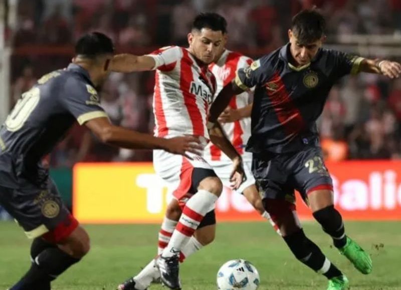 En Córdoba, “La Gloria” comenzó ganando con un gol de Facundo Suárez, pero el visitante lo dio vuelta sobre el final.