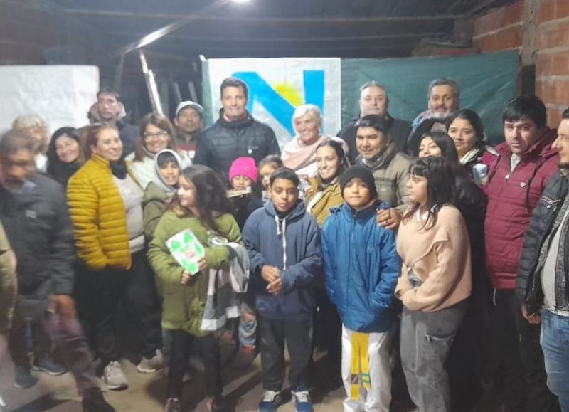 Charla con vecinos de la provincia.