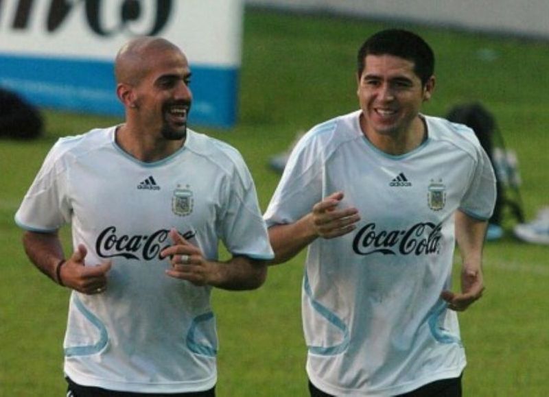 Los presidentes de ambas instituciones, Juan Román Riquelme y Juan Sebastián Verón, llegaron a un principio de acuerdo.