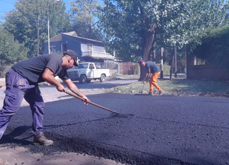 La Municipalidad de José C. Paz continúa difundiendo y mostrando la pavimentación asfáltica, en este caso, sobre la calle Puerto Príncipe.