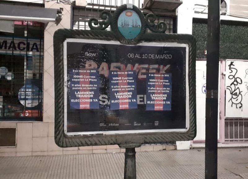 "Boedo en Acción" colocó carteles en la puerta de la Comisión Directiva que apuntan directamente contra el ex presidente entre 2012 y 2019.