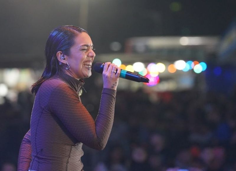 Se realizó una nueva edición de la Feria del Encuentro Cultural con los shows de Ángela Leiva y Daniel Agostini en el Parque de la Unidad Nacional de Libertad.