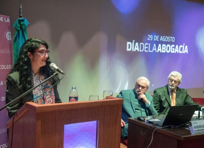 La presidenta del Colegio de la Abogacía de La Plata, Rosario Sánchez, destacó el rol que cumple el abogado en la sociedad y realizó una fuerte defensa de las Instituciones, en el marco del Día del Abogado celebrado este lunes.