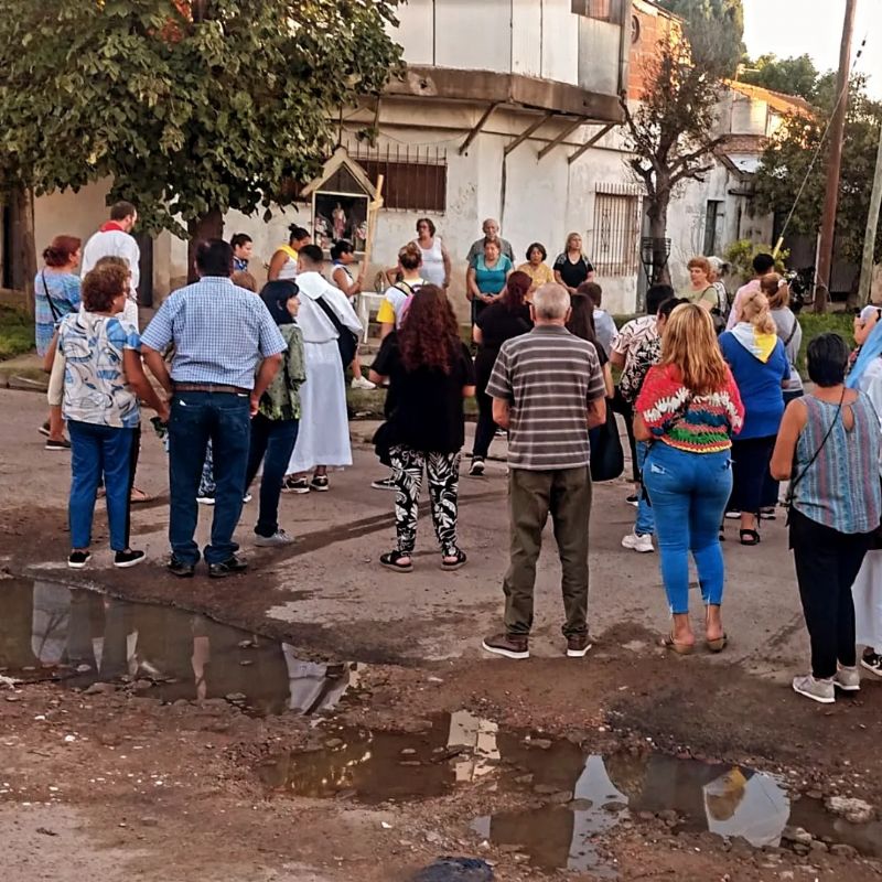 Baches frente a la Parroquia Cristo Obrero