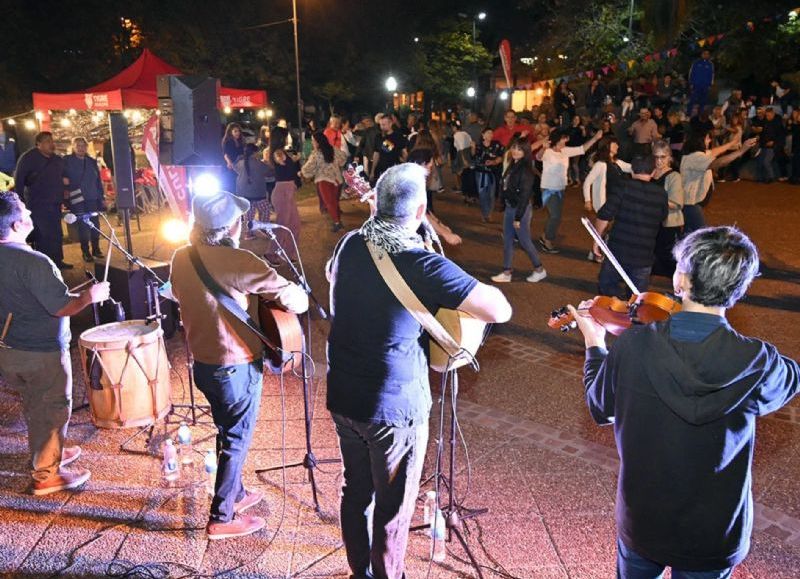 Desde la Municipalidad convocan a los artistas locales para participar del evento.