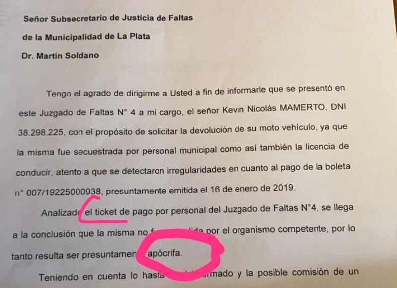 Trabajadores del lugar detectaron de inmediato que el ticket de pago era apócrifo.